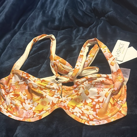 NWT L*Space Camelia bikini top in “what in carnation” print - Picture 11 of 13